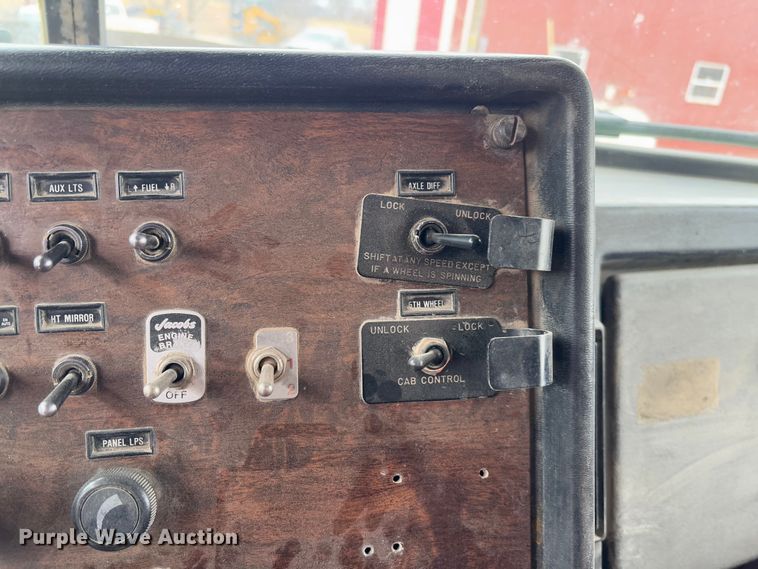 image for item FB3150 1989 Peterbilt 378 dump truck