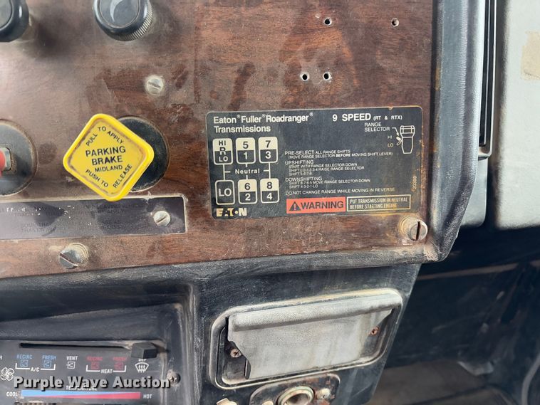 image for item FB3150 1989 Peterbilt 378 dump truck