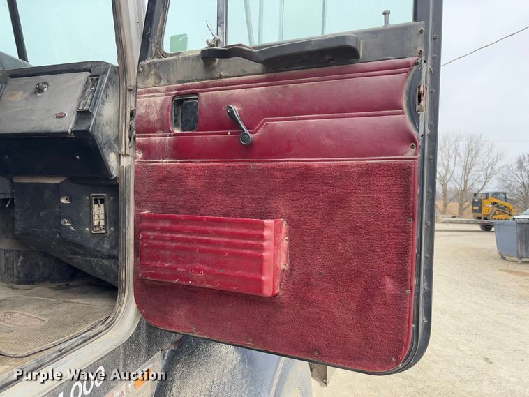 image for item FB3150 1989 Peterbilt 378 dump truck