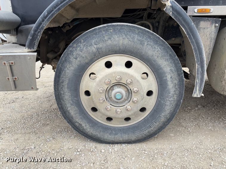 image for item FB3150 1989 Peterbilt 378 dump truck