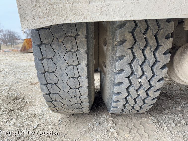 image for item FB3150 1989 Peterbilt 378 dump truck