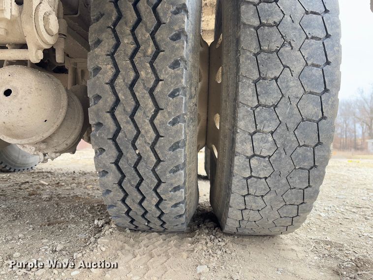 image for item FB3150 1989 Peterbilt 378 dump truck