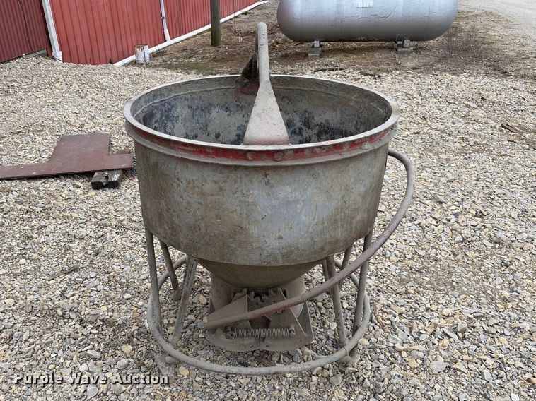image for item FB3152 Gar-Bro 413R crane concrete bucket