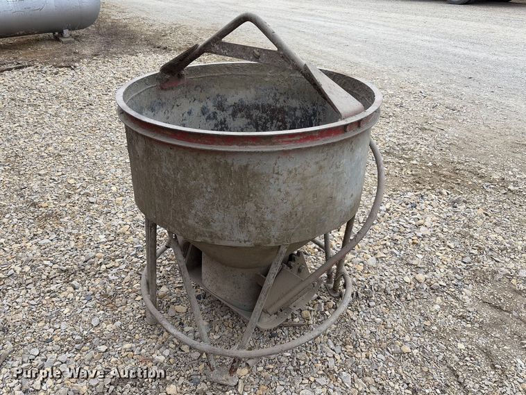 image for item FB3152 Gar-Bro 413R crane concrete bucket