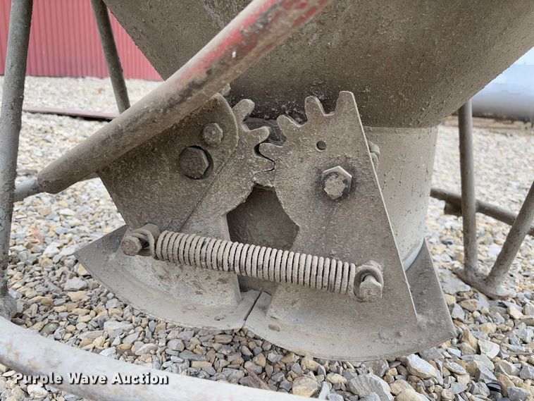 image for item FB3152 Gar-Bro 413R crane concrete bucket