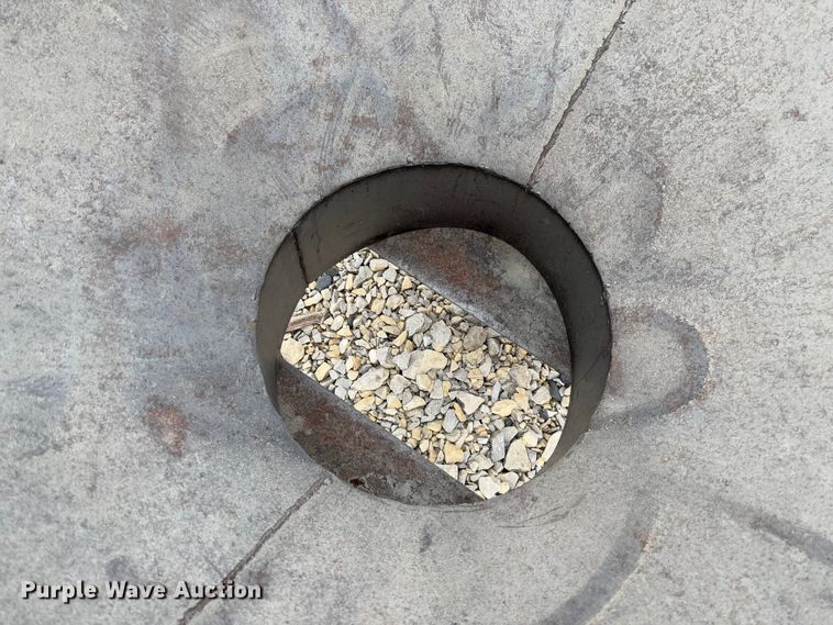 image for item FB3152 Gar-Bro 413R crane concrete bucket