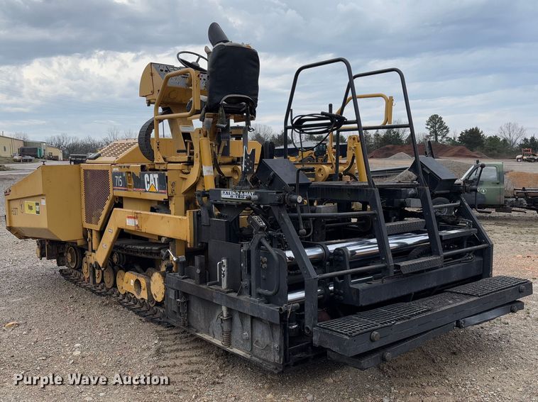 image for item FB3171 2001 Caterpillar AP-650B paver