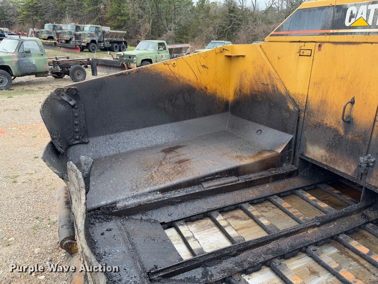 image for item FB3171 2001 Caterpillar AP-650B paver