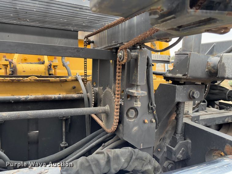 image for item FB3171 2001 Caterpillar AP-650B paver