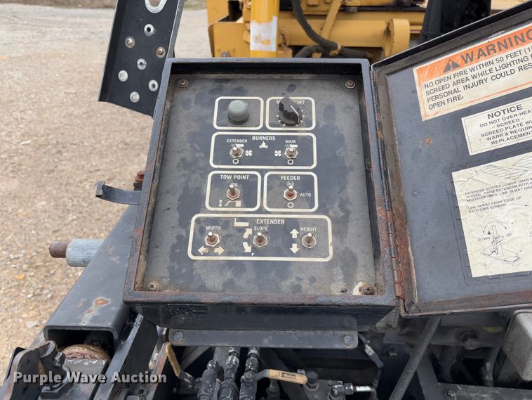 image for item FB3171 2001 Caterpillar AP-650B paver