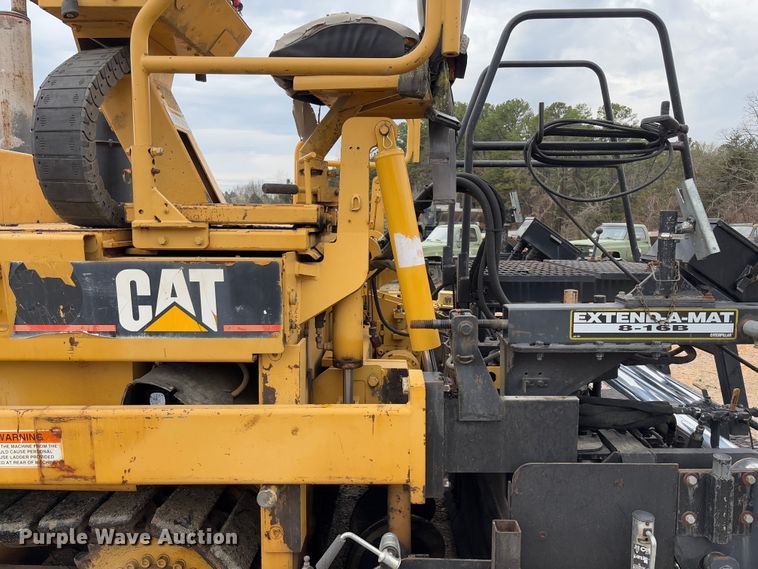 image for item FB3171 2001 Caterpillar AP-650B paver