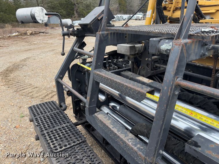 image for item FB3171 2001 Caterpillar AP-650B paver