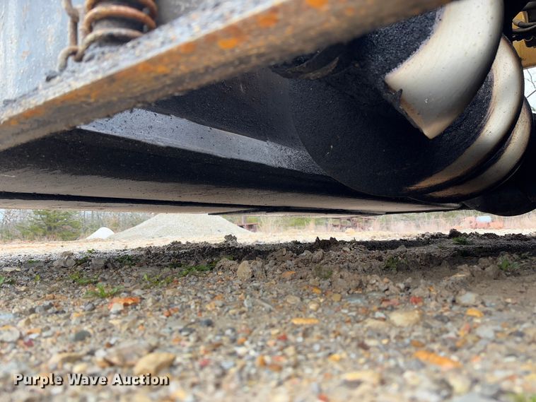 image for item FB3171 2001 Caterpillar AP-650B paver