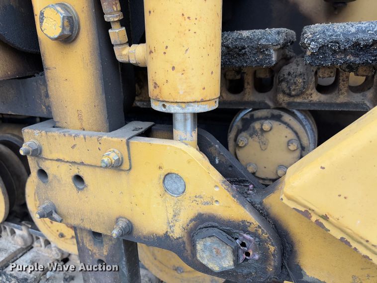 image for item FB3171 2001 Caterpillar AP-650B paver