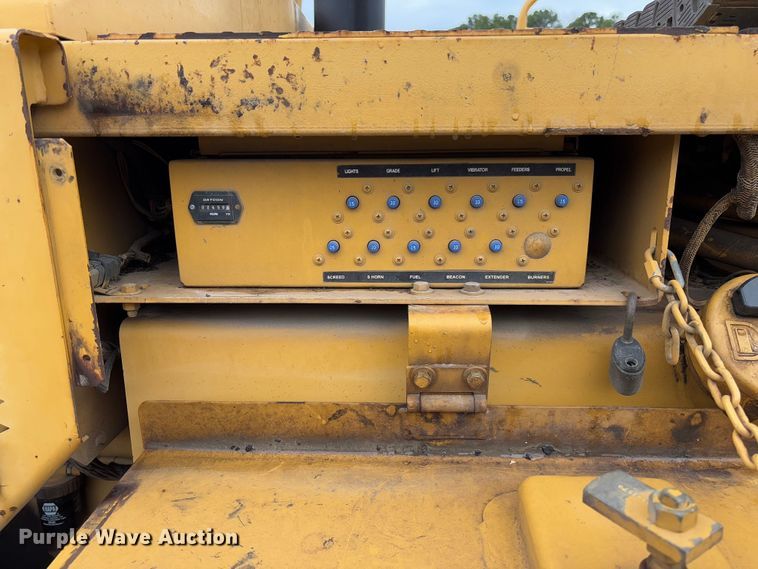 image for item FB3171 2001 Caterpillar AP-650B paver