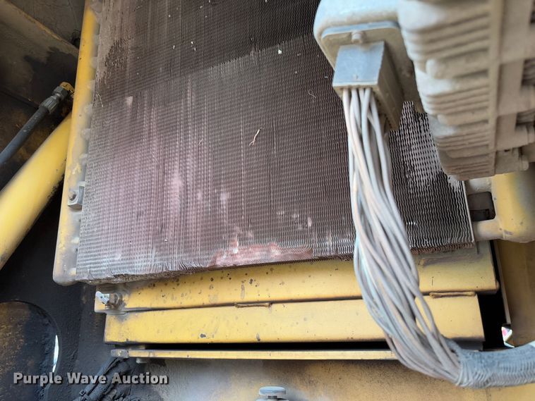 image for item FB3171 2001 Caterpillar AP-650B paver