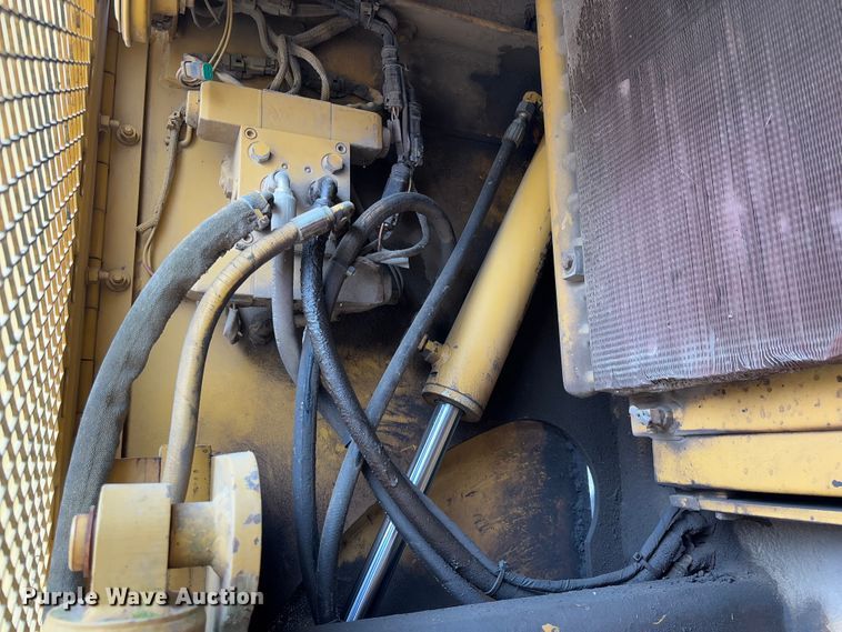 image for item FB3171 2001 Caterpillar AP-650B paver