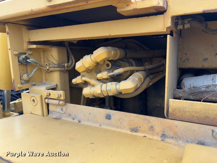 image for item FB3171 2001 Caterpillar AP-650B paver