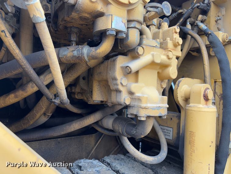 image for item FB3171 2001 Caterpillar AP-650B paver