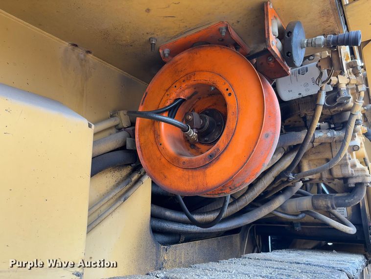 image for item FB3171 2001 Caterpillar AP-650B paver