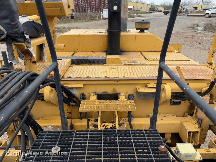 image for item FB3171 2001 Caterpillar AP-650B paver