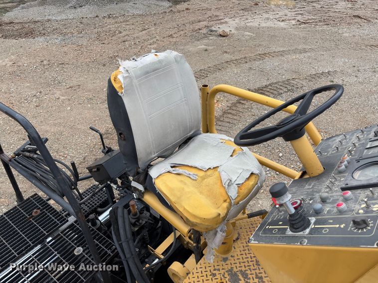 image for item FB3171 2001 Caterpillar AP-650B paver