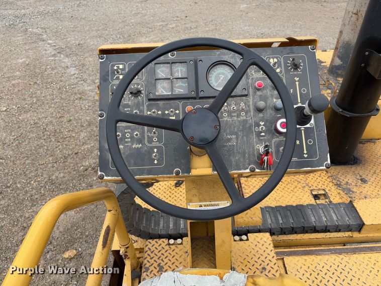 image for item FB3171 2001 Caterpillar AP-650B paver