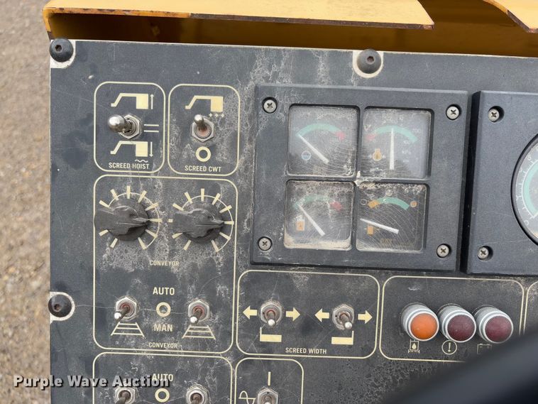 image for item FB3171 2001 Caterpillar AP-650B paver