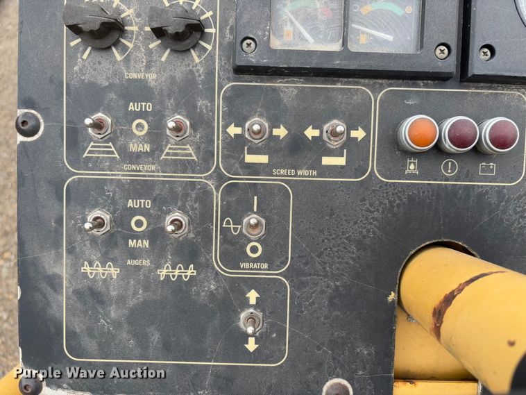 image for item FB3171 2001 Caterpillar AP-650B paver