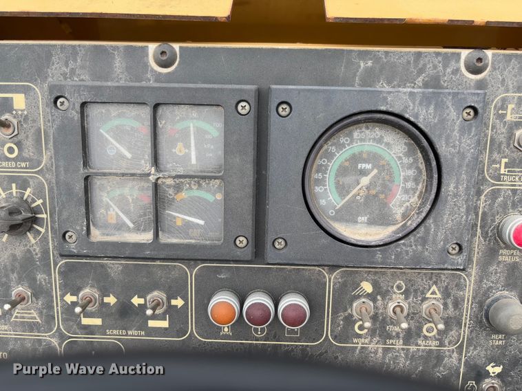 image for item FB3171 2001 Caterpillar AP-650B paver