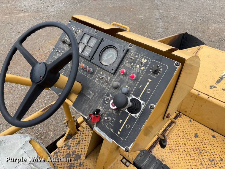 image for item FB3171 2001 Caterpillar AP-650B paver