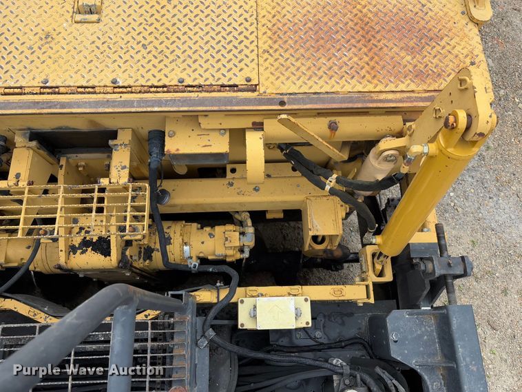 image for item FB3171 2001 Caterpillar AP-650B paver