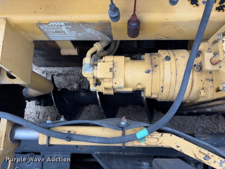 image for item FB3171 2001 Caterpillar AP-650B paver