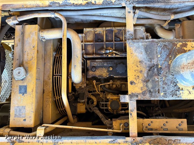 image for item FB3171 2001 Caterpillar AP-650B paver