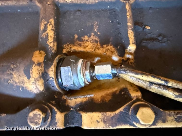 image for item FB3171 2001 Caterpillar AP-650B paver