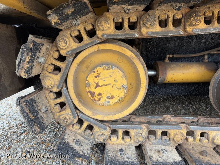 image for item FB3171 2001 Caterpillar AP-650B paver