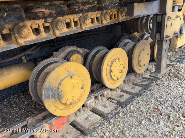 image for item FB3171 2001 Caterpillar AP-650B paver