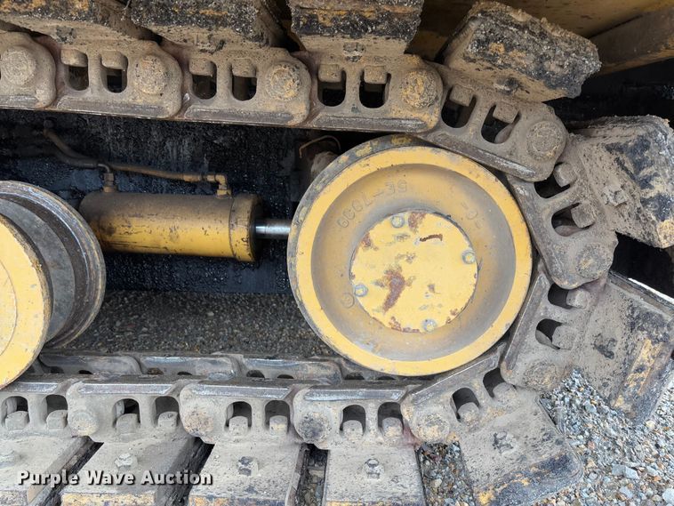 image for item FB3171 2001 Caterpillar AP-650B paver