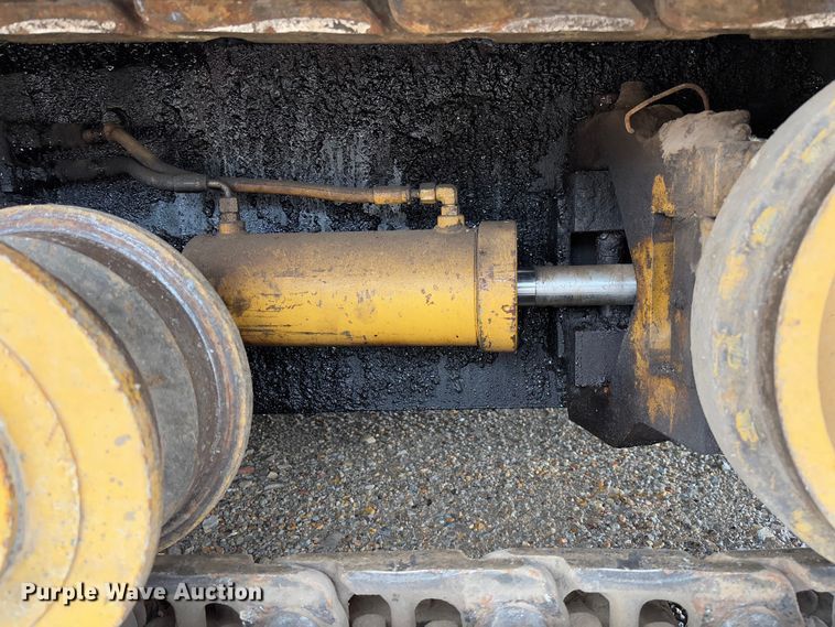 image for item FB3171 2001 Caterpillar AP-650B paver