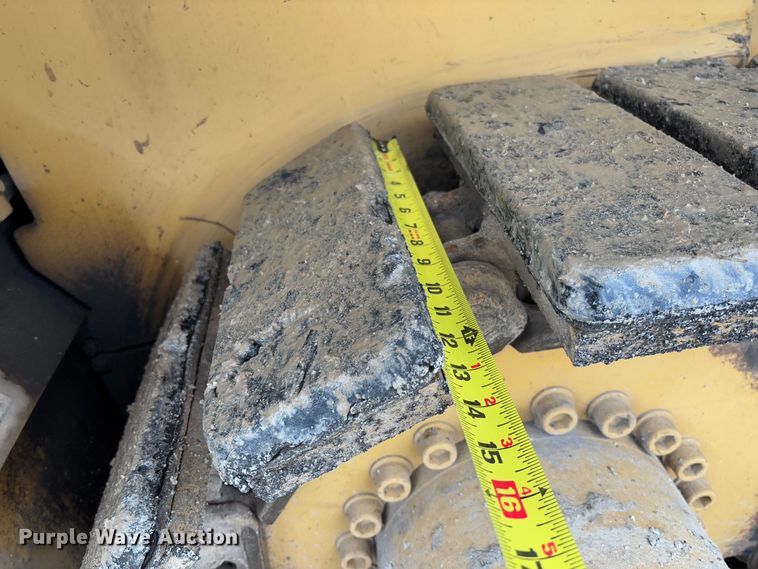 image for item FB3171 2001 Caterpillar AP-650B paver