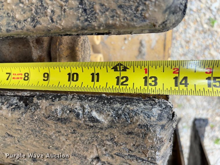 image for item FB3171 2001 Caterpillar AP-650B paver