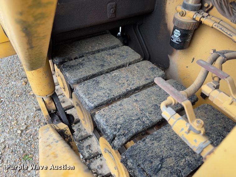 image for item FB3171 2001 Caterpillar AP-650B paver