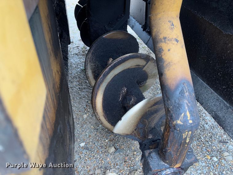 image for item FB3171 2001 Caterpillar AP-650B paver