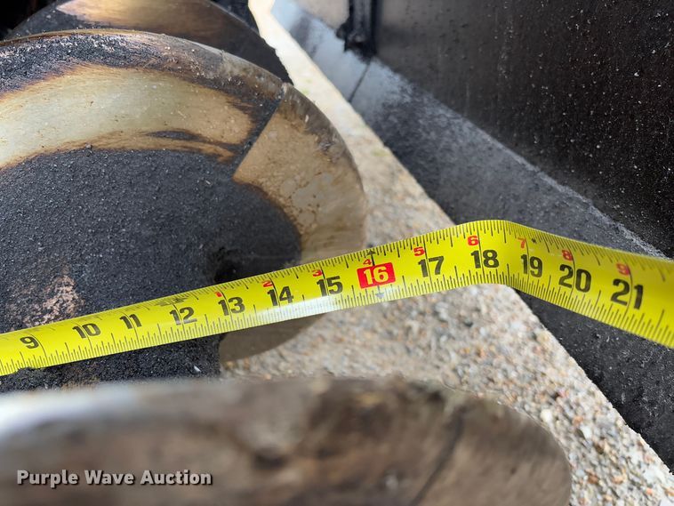 image for item FB3171 2001 Caterpillar AP-650B paver