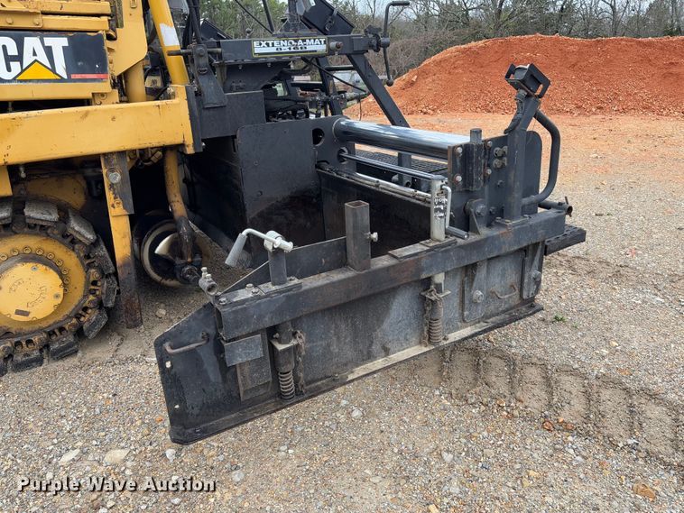 image for item FB3171 2001 Caterpillar AP-650B paver