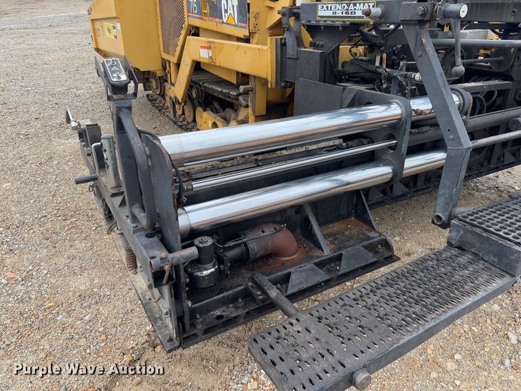 image for item FB3171 2001 Caterpillar AP-650B paver