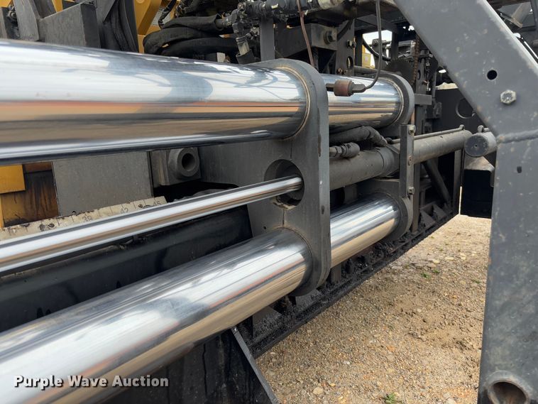 image for item FB3171 2001 Caterpillar AP-650B paver