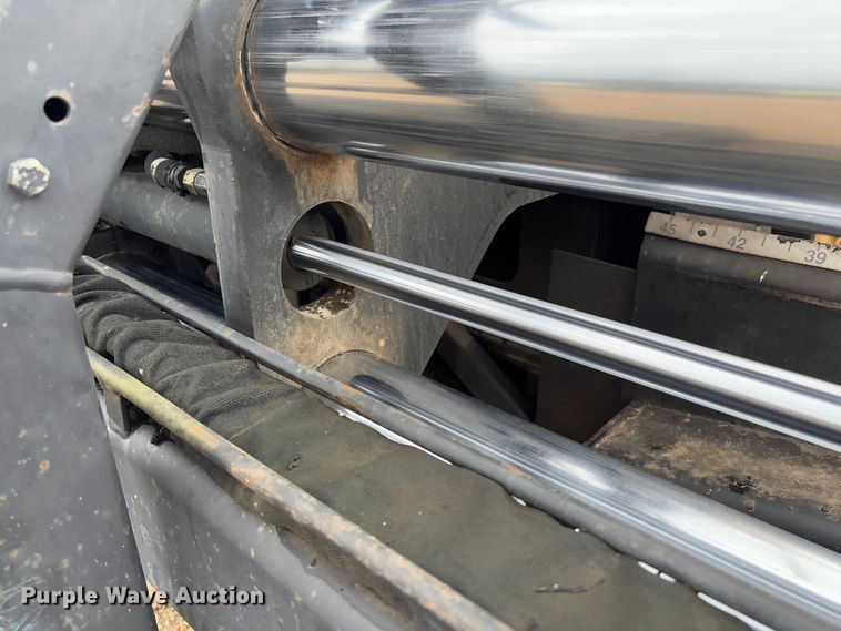 image for item FB3171 2001 Caterpillar AP-650B paver