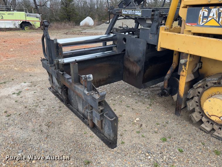 image for item FB3171 2001 Caterpillar AP-650B paver