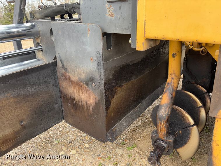 image for item FB3171 2001 Caterpillar AP-650B paver